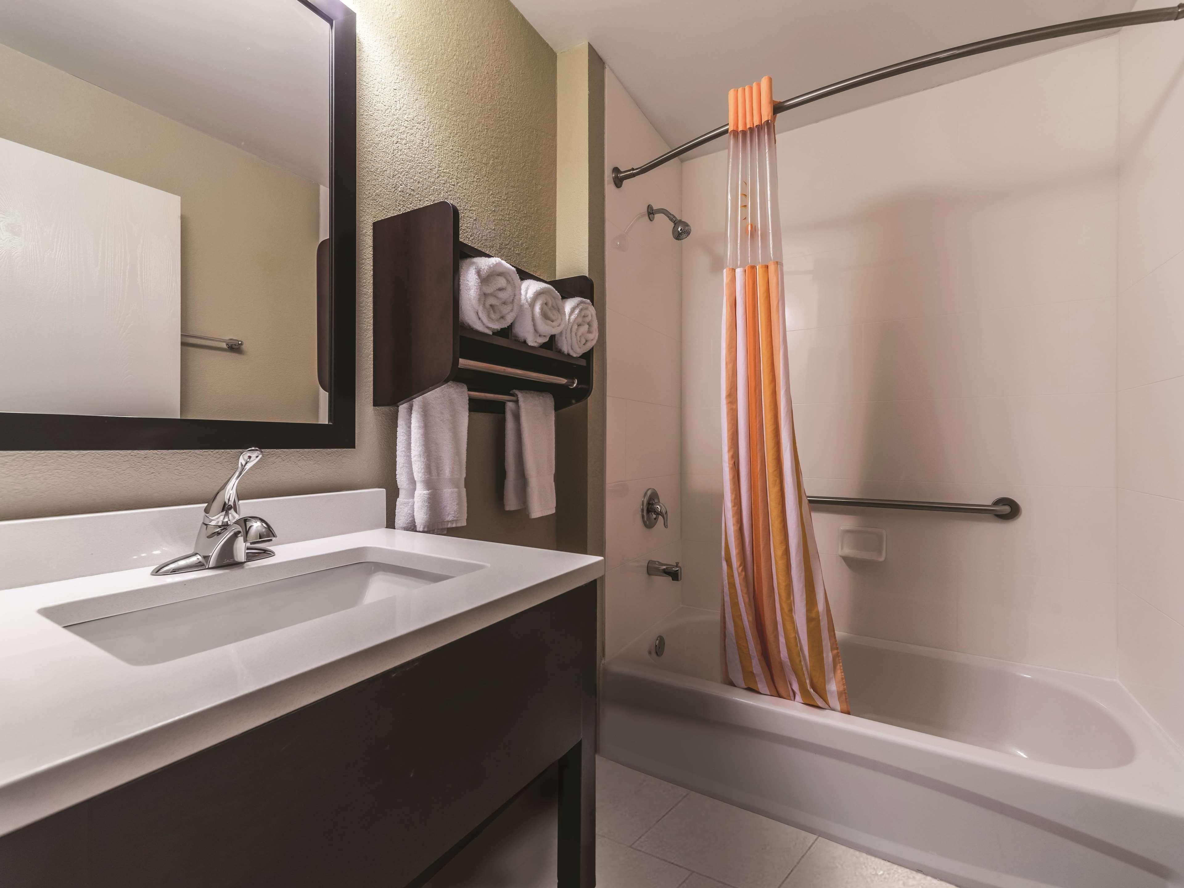 La Quinta By Wyndham Collinsville - St. Louis Exterior foto