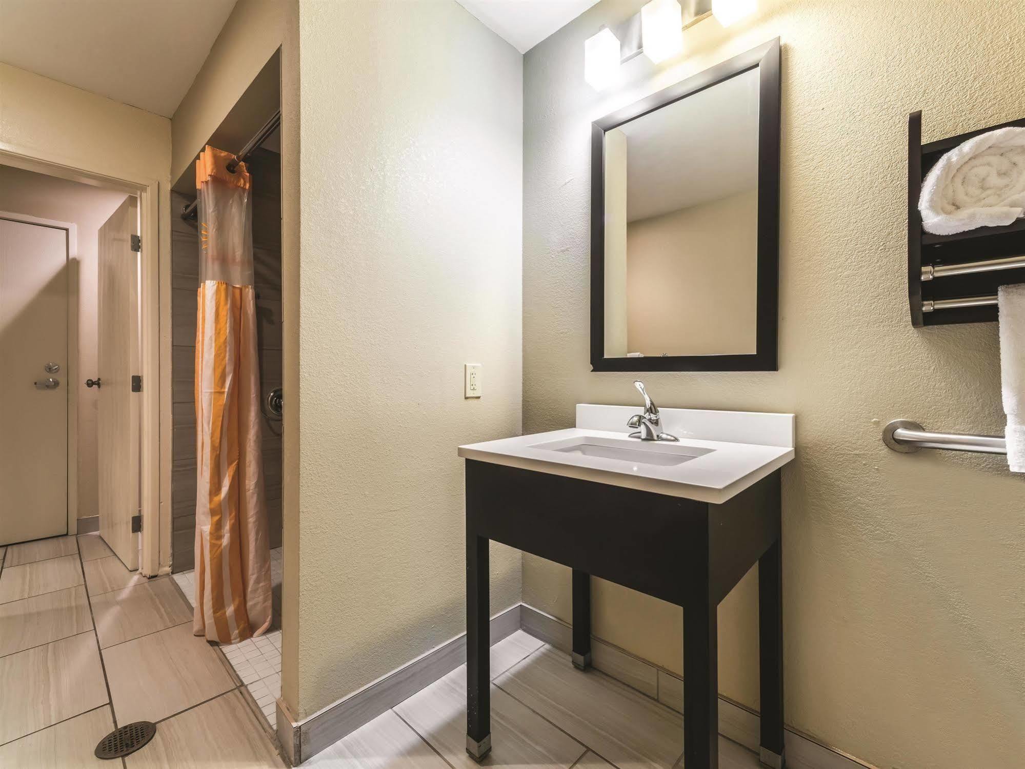 La Quinta By Wyndham Collinsville - St. Louis Exterior foto